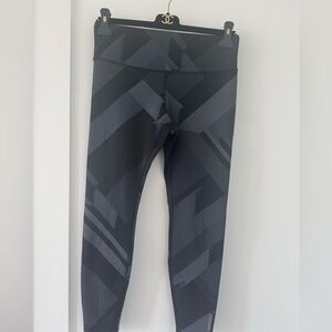 Brooks leggings 24in inseam size M black and grey/green.